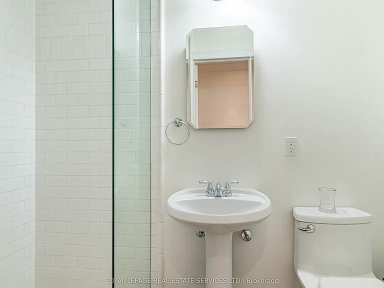 64 Grenview Blvd S #LOWER — Photo 16