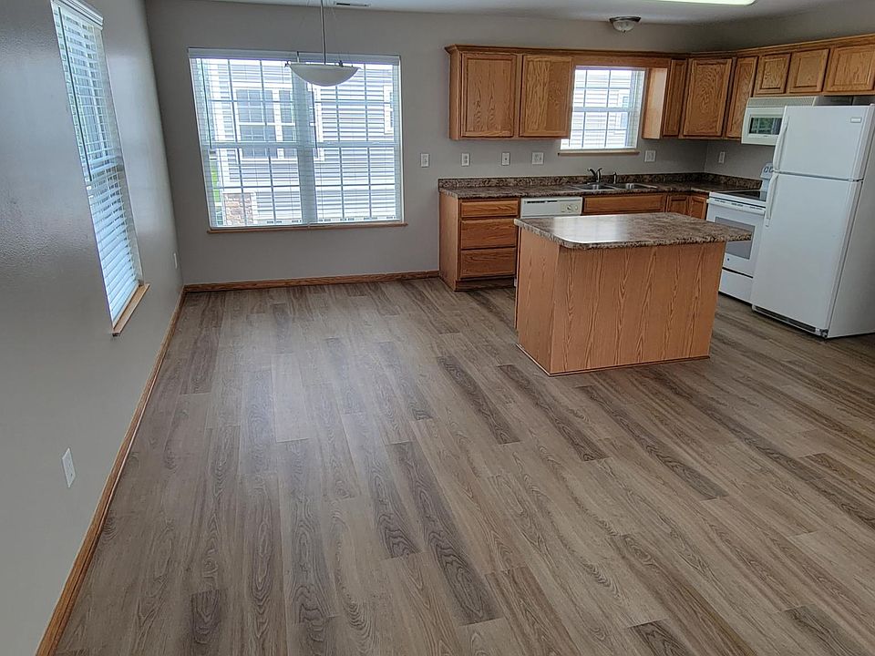Dining Area/Kitchen