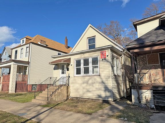 3rd image of 7939 S Escanaba Ave