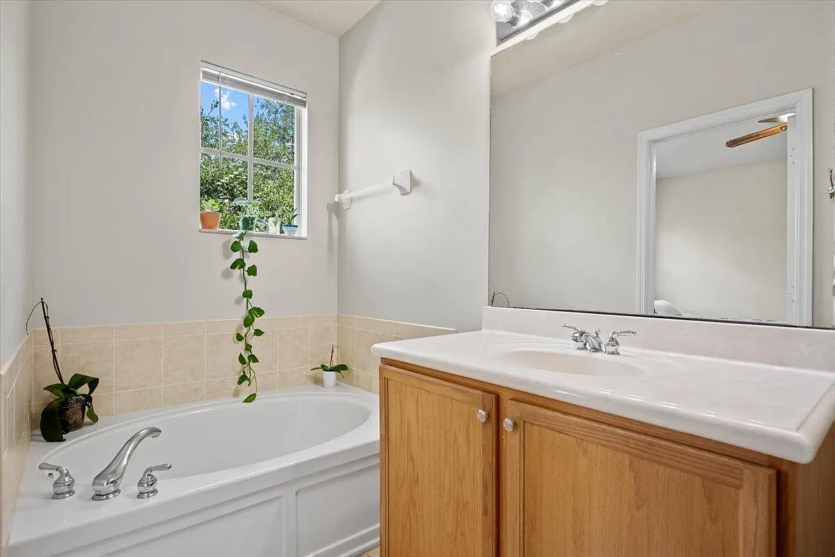 335 E Thatch Palm Cir — Photo 1