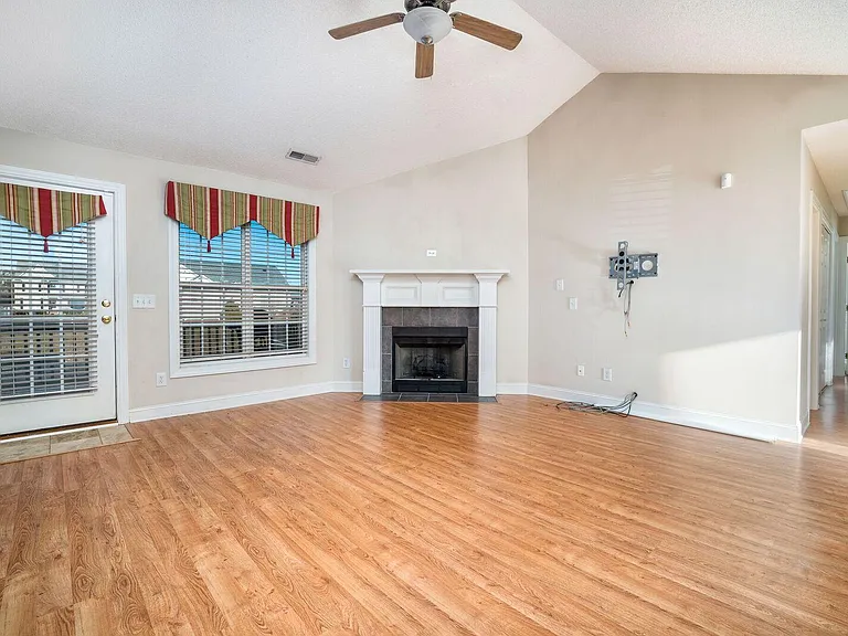 2705 Tonya Ct — Photo 5