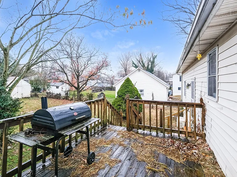 6919 Taylor Manor Ave — Photo 11