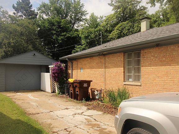 2nd image of 4717 Highcrest Rd