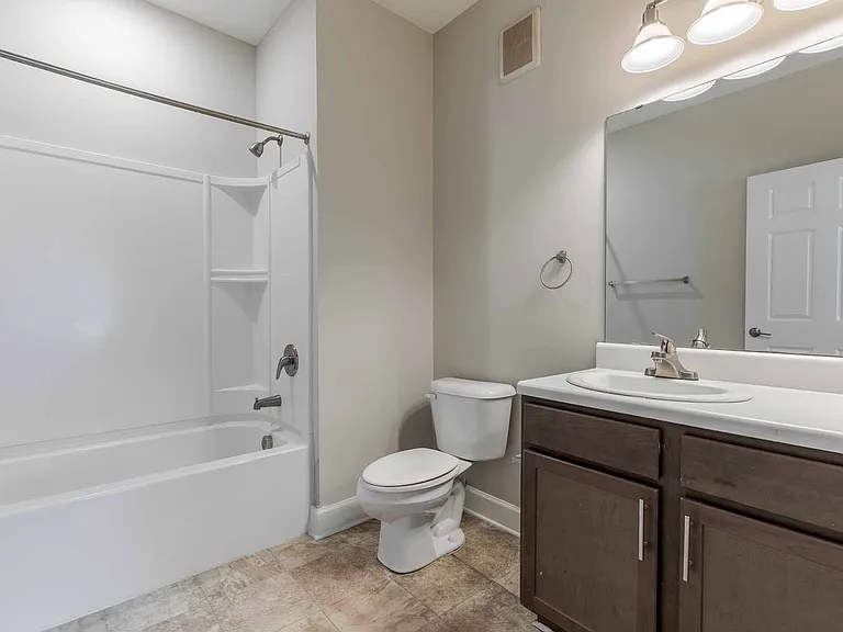 Killian Terrace Apartments — Photo 6