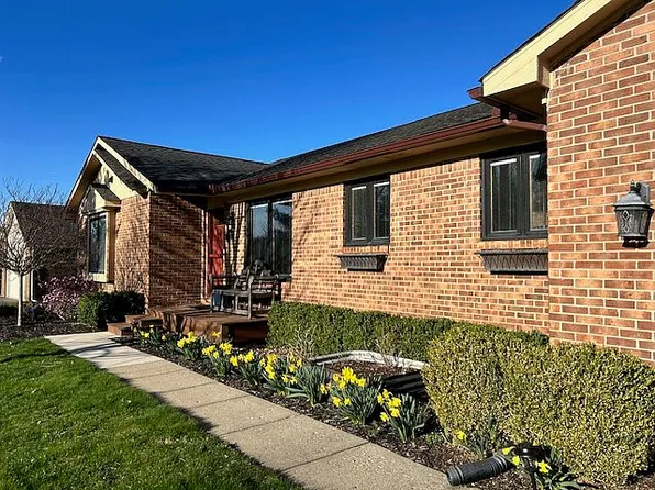 114 Granada Dr, White Lake, MI 48386
