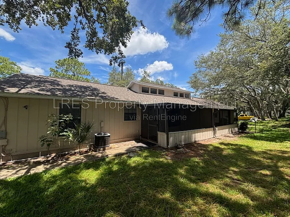 4654 Lighthouse Cir