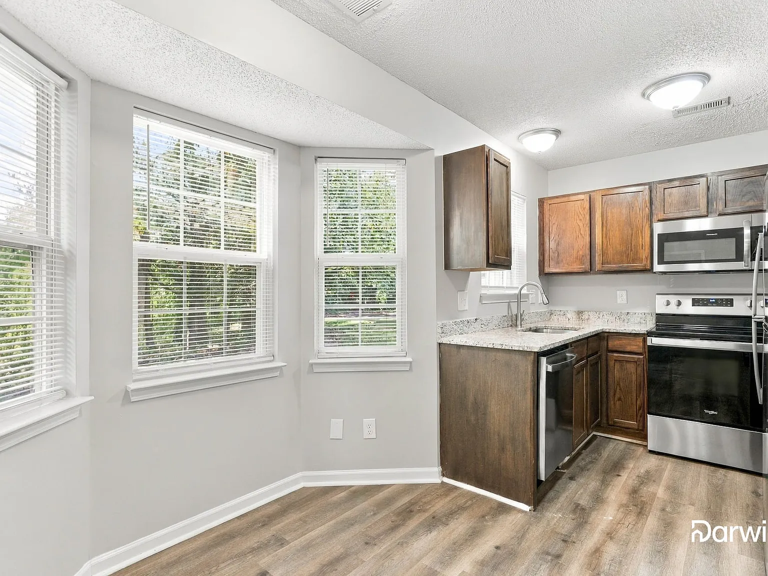 3 bed, 2.0 bath, 1093 sqft, $1,810 — Photo 2