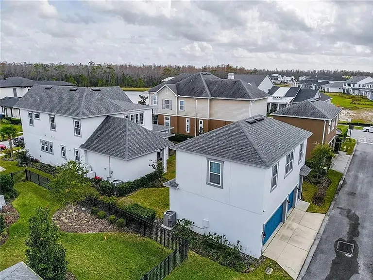 14212 Corrigan Ave — Photo 11