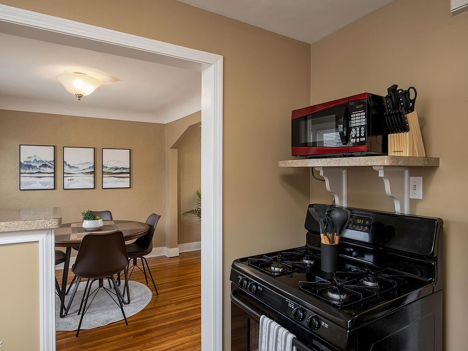 367 Potters Rd Lower Buffalo-large-006-002-Kitchen-1500x1000