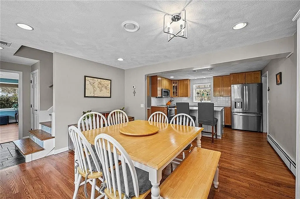 4 bed, 2434 sqft, $4,750 — Photo 3