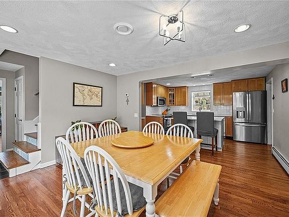 3rd image of 156 Pine Tree Cir