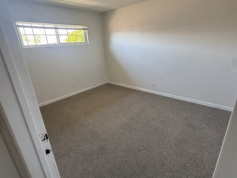 1359 Lewis St — Photo 9