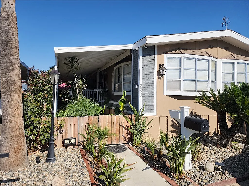 280 Teakwood Ln photo 1