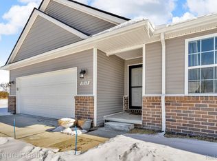 10169 Swan Lake Cir, Ypsilanti, MI 48197