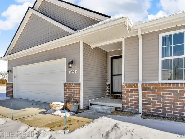 10169 Swan Lake Cir, Ypsilanti, MI 48197