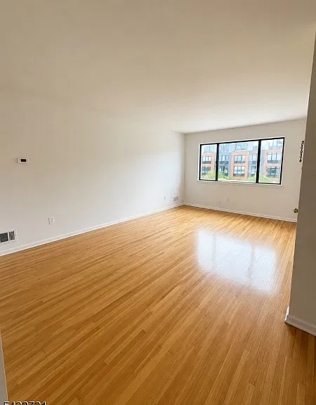 330 Taft Pl — Photo 1