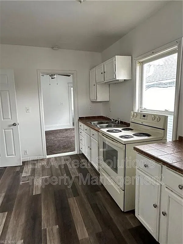 2 bed, 1.0 bath, 949 sqft, $875 — Photo 3