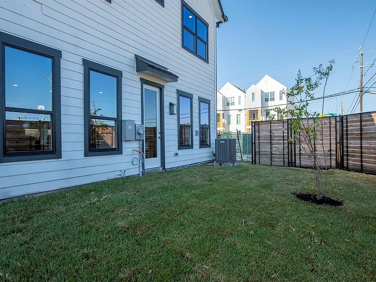 5138 Rosslyn Rd — Photo 43
