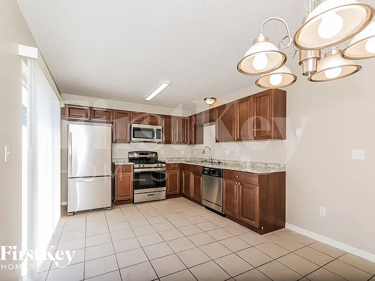 3789 Huntwicke Blvd — Photo 5