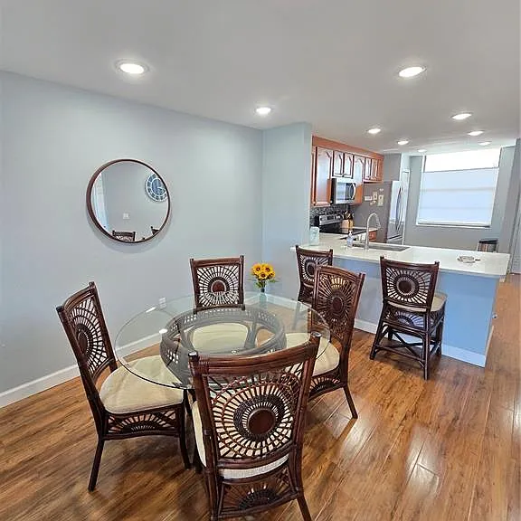 7600 Sun Island Dr S #306 — Photo 4