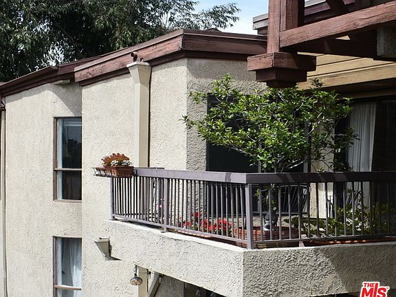 3rd image of 236 N Louise St Unit 301