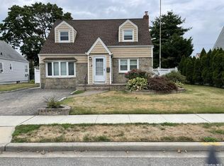 75 Cedarlawn Blvd, Valley Stream, NY 11580