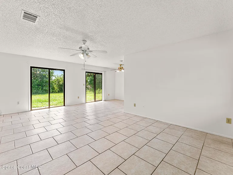 920 San Filippo Dr SE — Photo 2