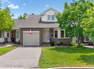 6 Grand Cedar Ct #31, Ottawa, ON K2S 1C8