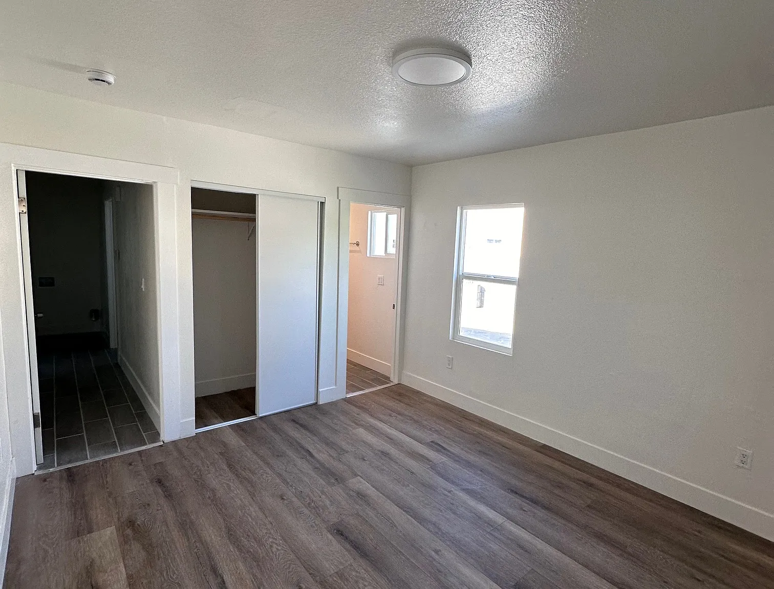3 bed, 1400 sqft, $3,999 — Photo 2