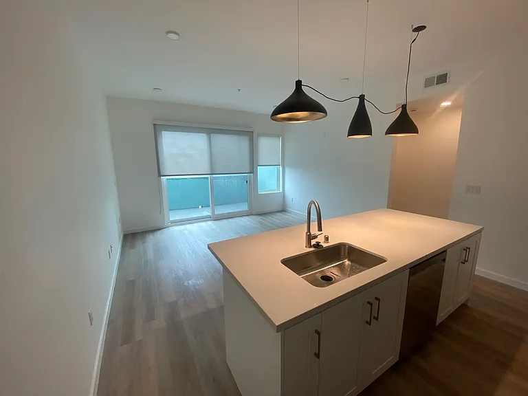 4015 Richmond St #403 — Photo 8