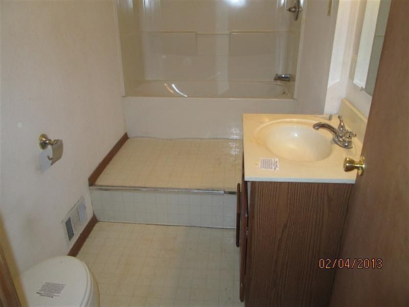 2nd image of 825 Hale Ave