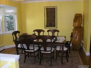 13 Meleny Rd, Locust Valley, NY 11560