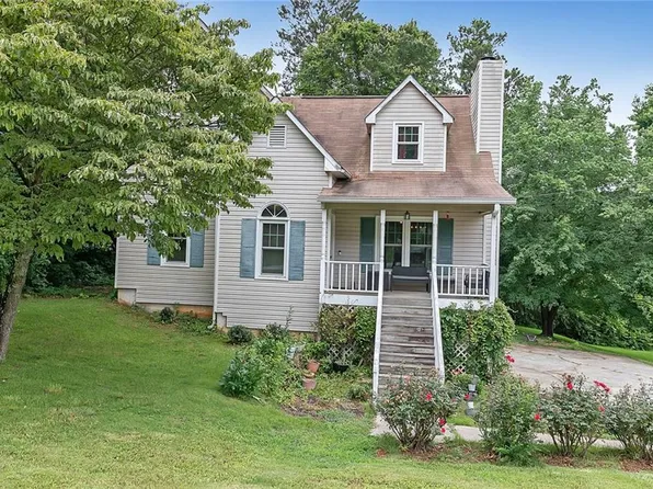 160 Grapevine Dr, Douglasville, GA 30134