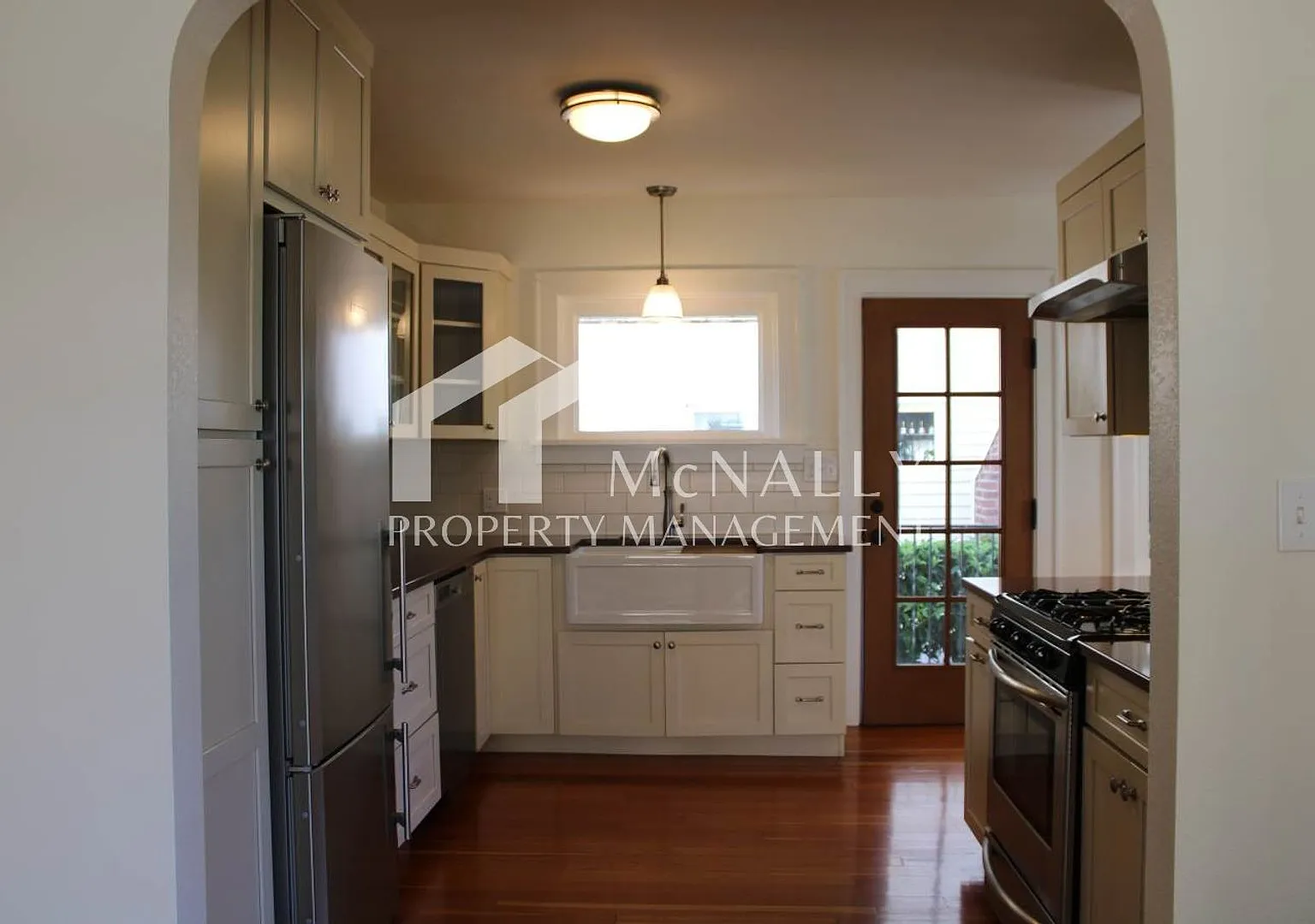 Charming North End Tacoma 3 Bedroom Home with Main-Level Primary Suite — Photo 3