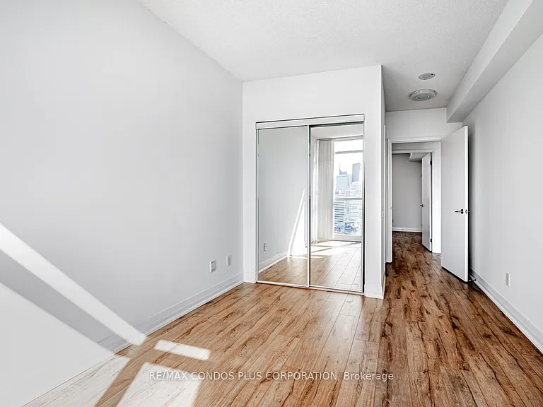 21 Carlton St #3708 — Photo 12