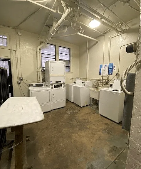 320 S. Manhattan Place — Photo 1