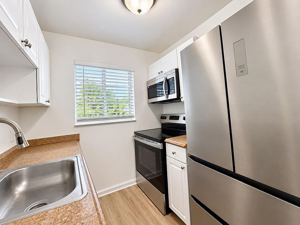 1st image of 1671 NE 33rd St APT 11