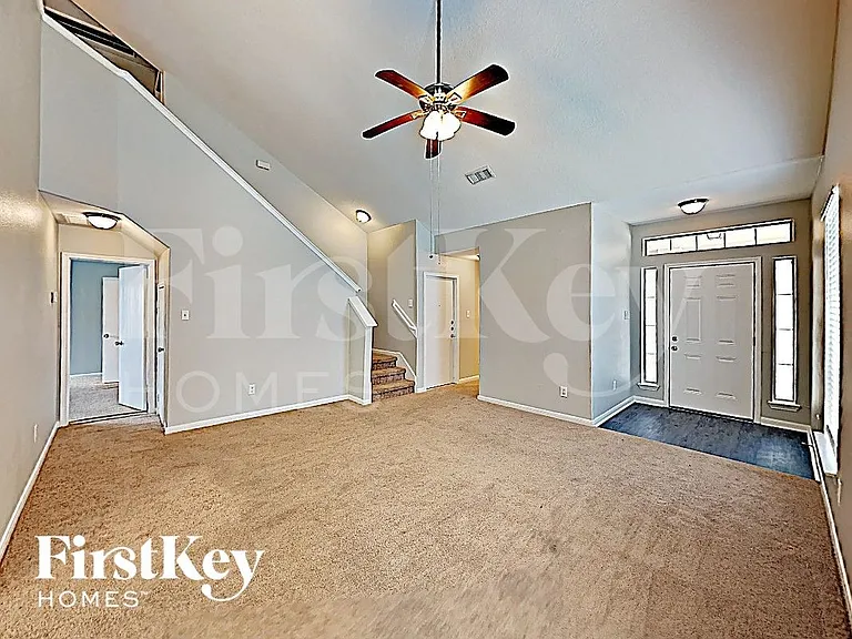 1438 Rocky Glen Ln — Photo 2