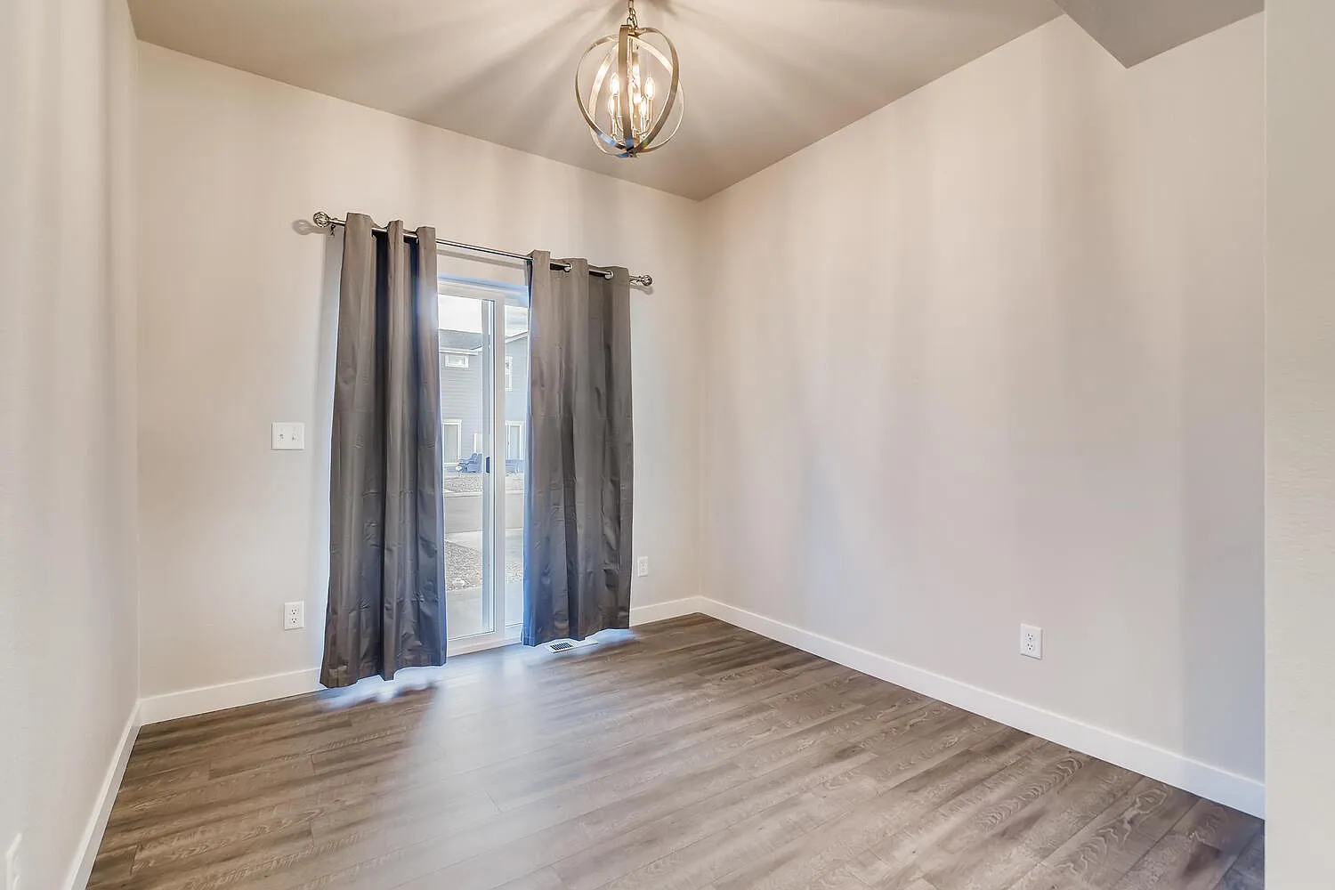 4 bed, 2.5 bath, 2144 sqft, $2,800 — Photo 3