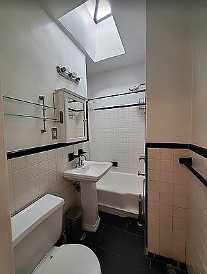 3rd image of 271 W 11th St APT 5A