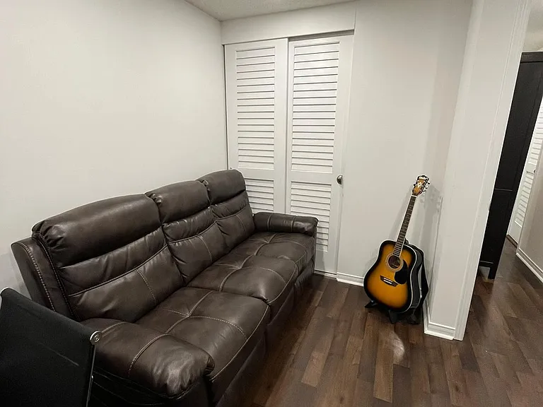 2272 Mowat Ave #42 — Photo 7