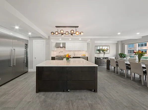 240 East 55th Street image 1 of 19