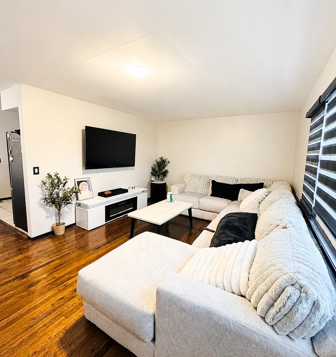 3 bed, 1177 sqft, $2,950 — Photo 2