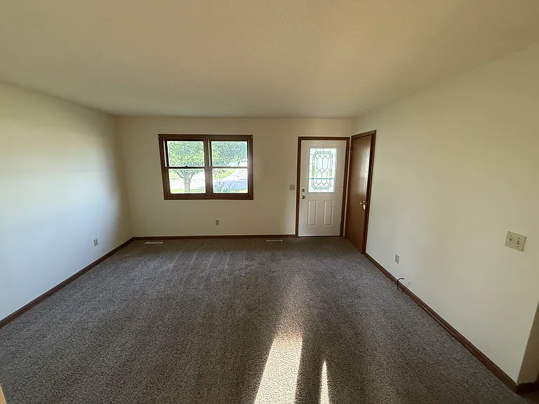 8813 Sams Dr — Photo 4