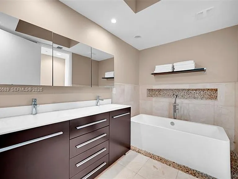 100 S Pointe Dr #801 — Photo 45