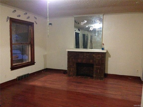 5th image of 35 Tuxedo Pl