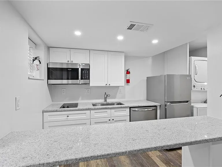 789 Barnett St NE #4 — Photo 5