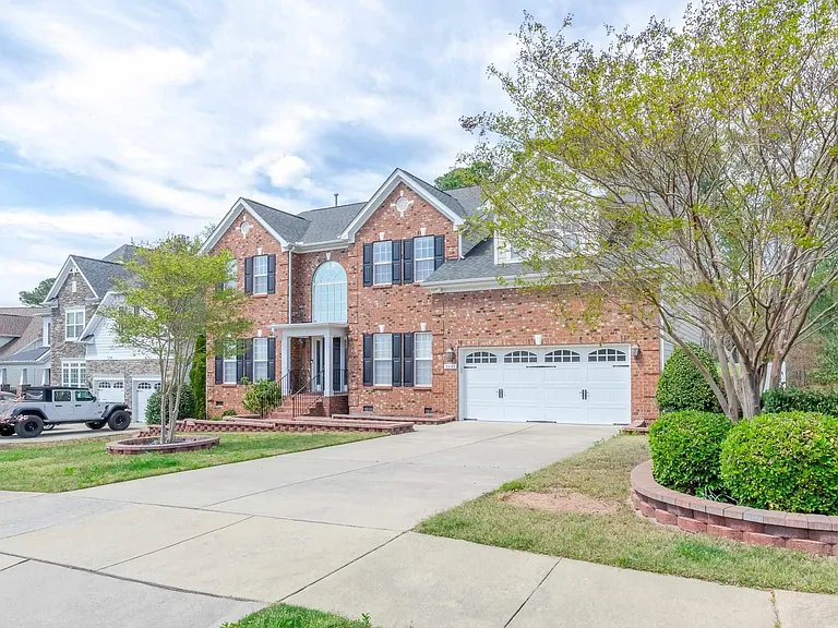 2041 Jadewood Dr — Photo 3