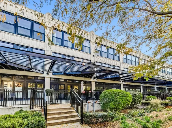 1001 W 15th St Unit 230, Chicago, IL 60608