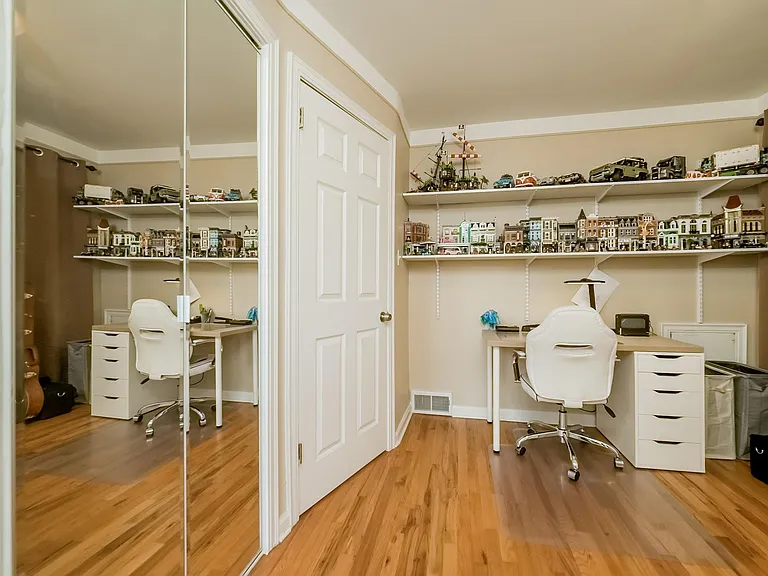 141 Girard Ave — Photo 11